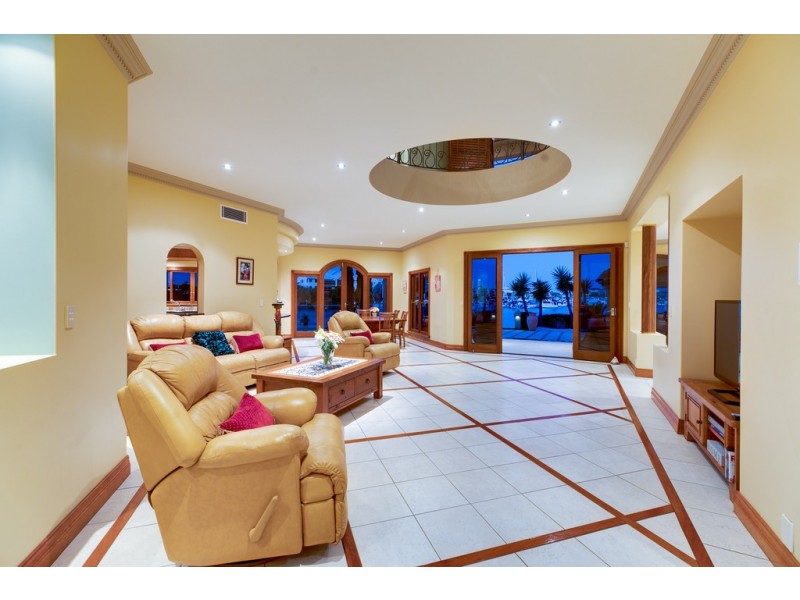 24 Cayman Crescent, Raby Bay QLD 4163