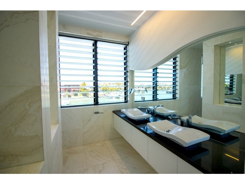 17 Portsmouth Place, Raby Bay QLD 4163