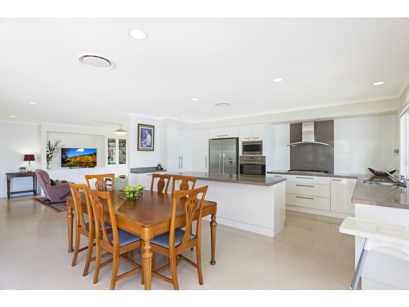 27 Seahaven Court, Raby Bay QLD 4163