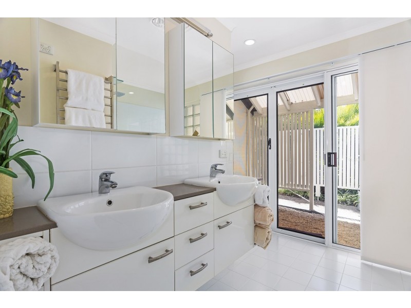 27 Seahaven Court, Raby Bay QLD 4163