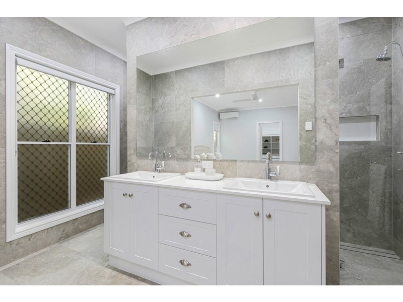 15 Russell Street, Cleveland QLD 4163