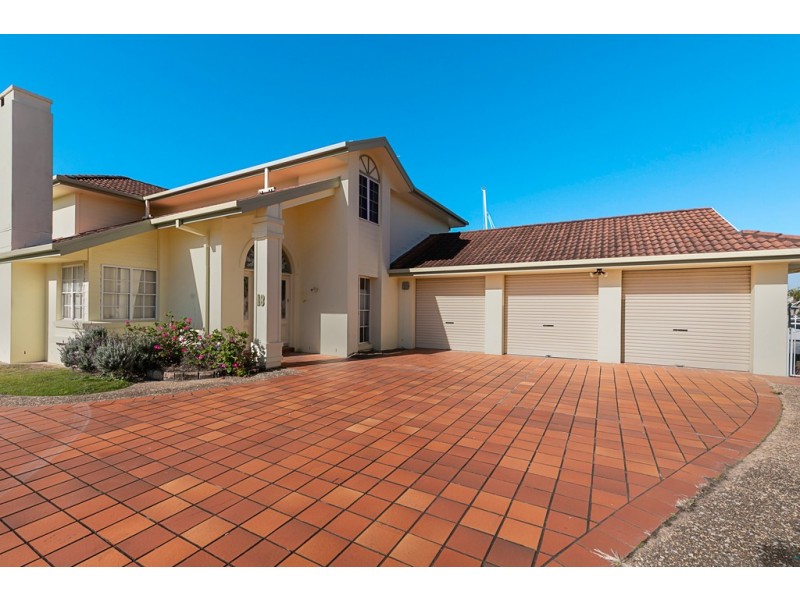 18 Captains Court, Raby Bay QLD 4163
