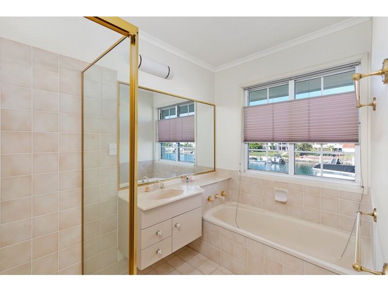 18 Captains Court, Raby Bay QLD 4163