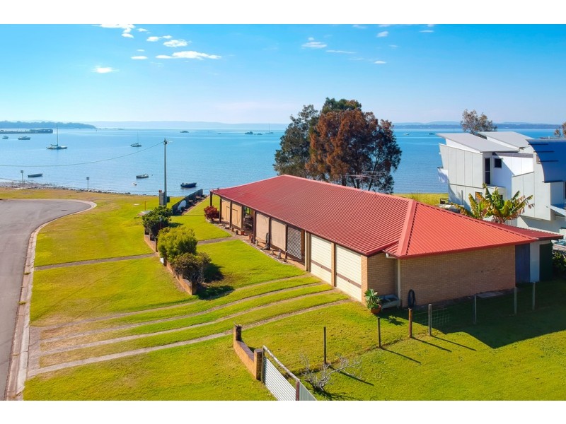 4 Pelican Street, Victoria Point QLD 4165