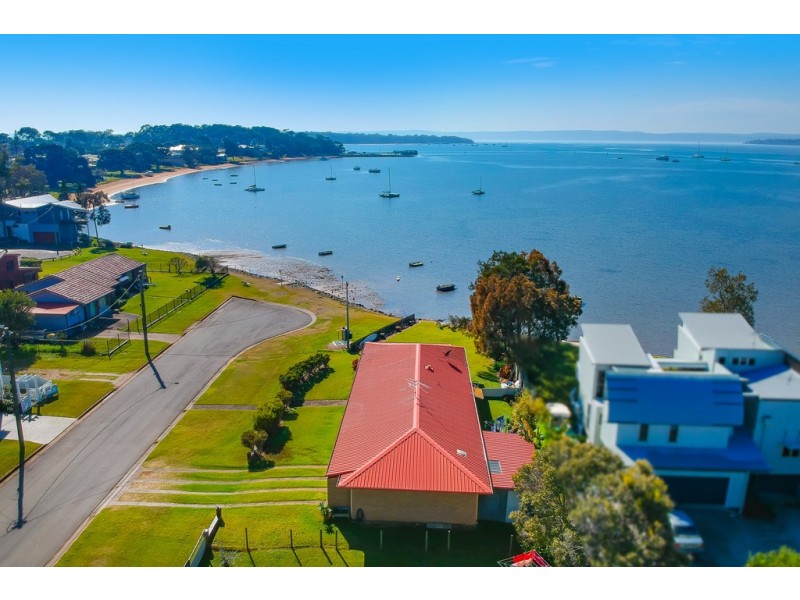 4 Pelican Street, Victoria Point QLD 4165