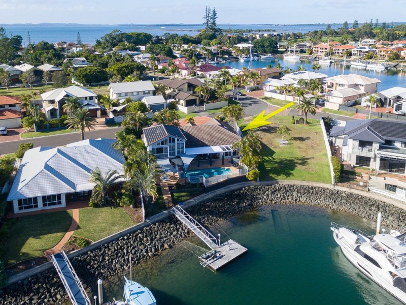 4 Raby Bay Boulevard, Raby Bay QLD 4163