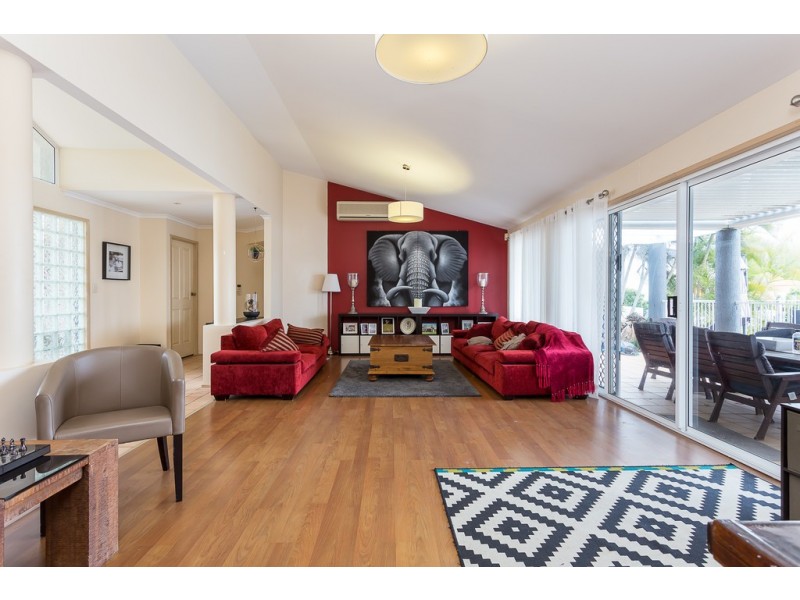4 Raby Bay Boulevard, Raby Bay QLD 4163