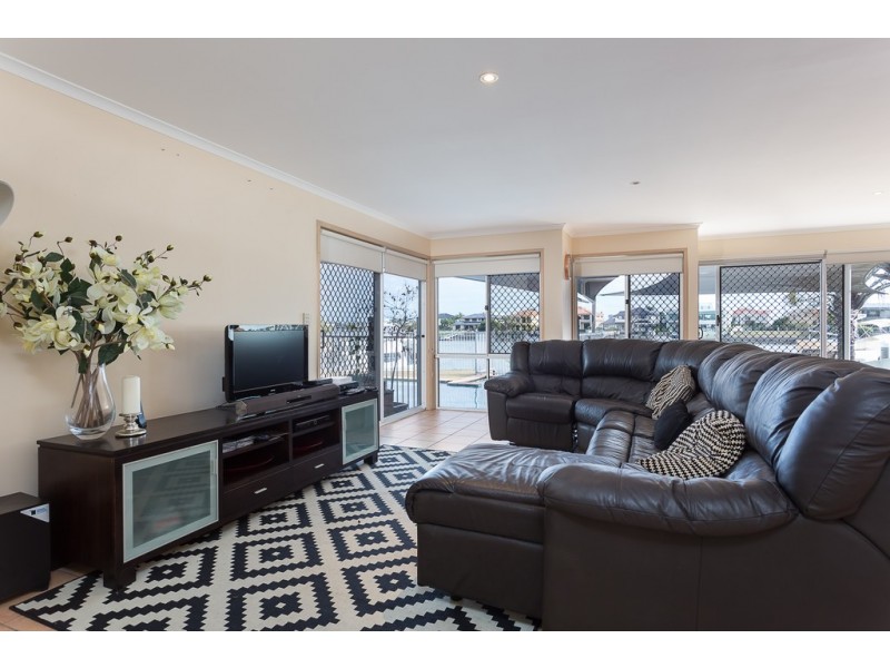 4 Raby Bay Boulevard, Raby Bay QLD 4163