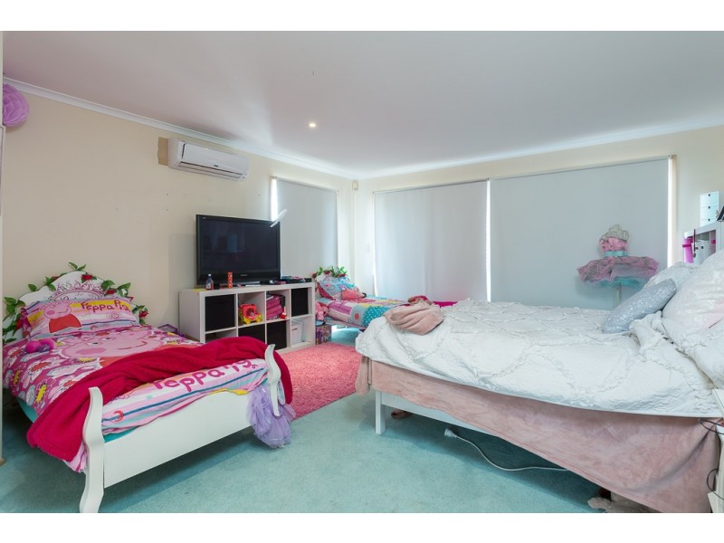 4 Raby Bay Boulevard, Raby Bay QLD 4163
