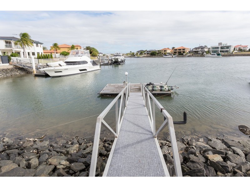 4 Raby Bay Boulevard, Raby Bay QLD 4163