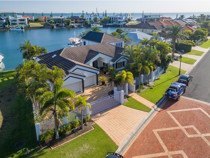 4 Raby Bay Boulevard, Raby Bay QLD 4163