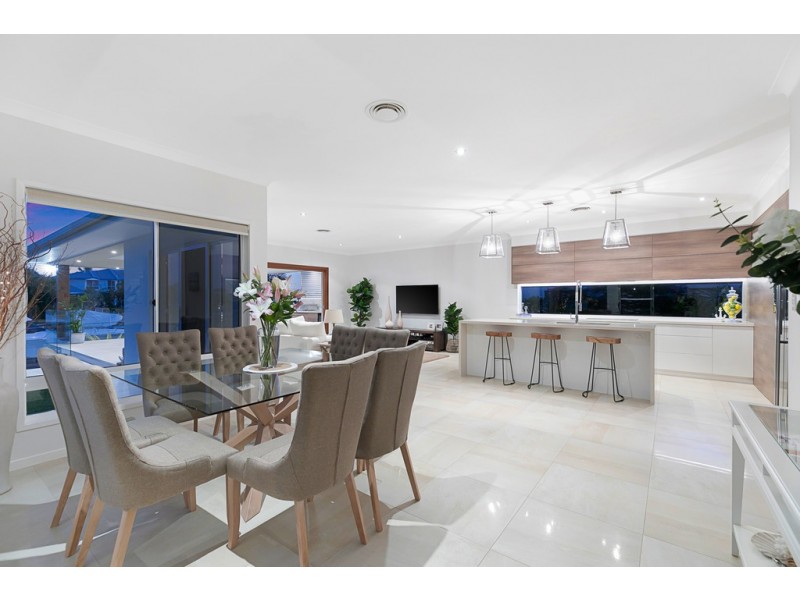 8 Marram Court, Raby Bay QLD 4163