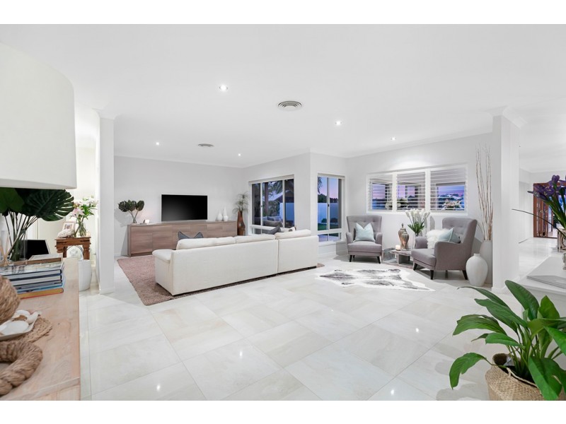 8 Marram Court, Raby Bay QLD 4163