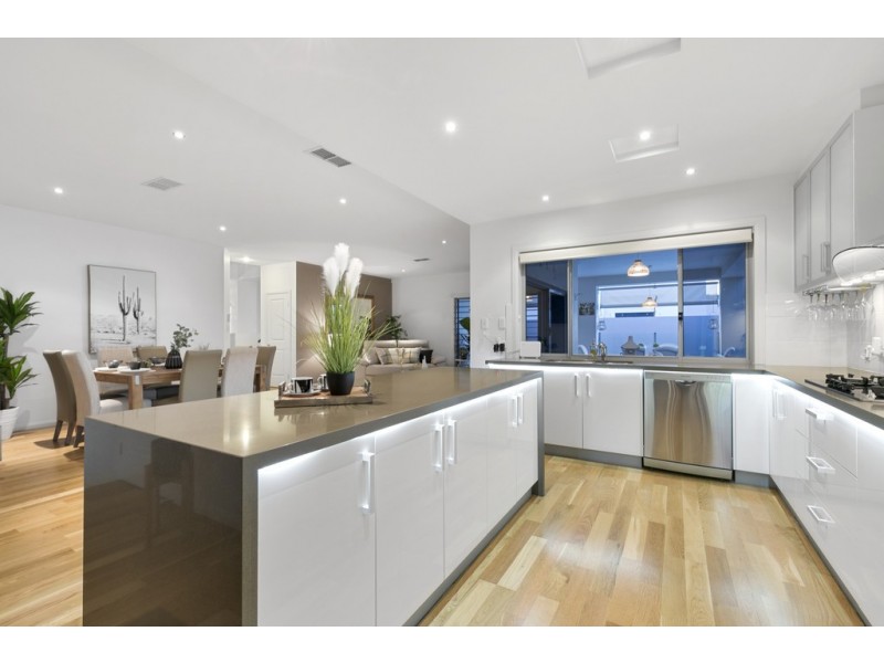 2/19 Anchorage Drive, Raby Bay QLD 4163