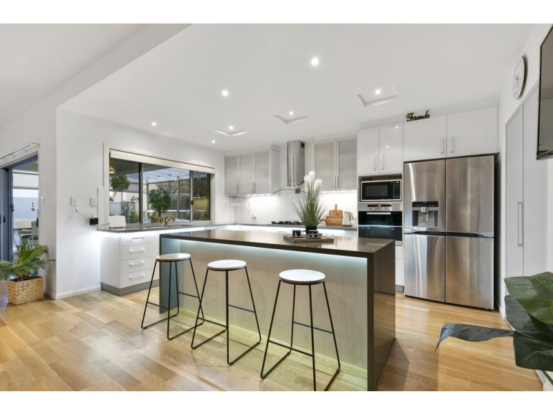 2/19 Anchorage Drive, Raby Bay QLD 4163