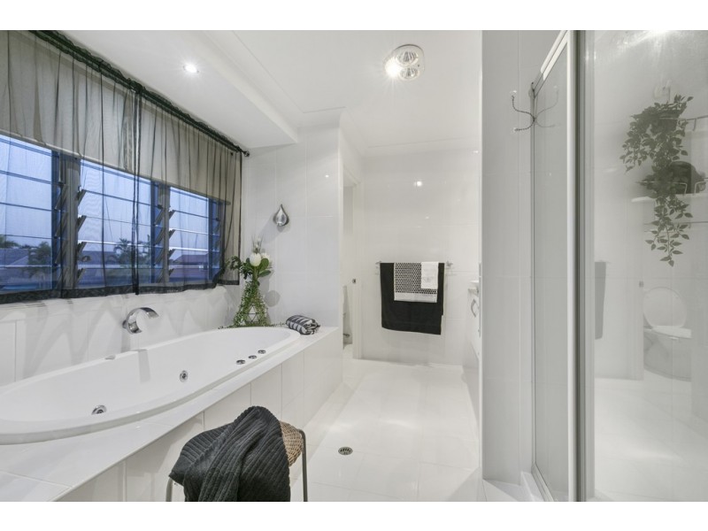 2/19 Anchorage Drive, Raby Bay QLD 4163