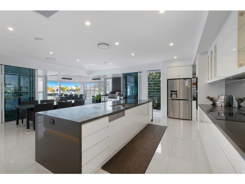 11 Captains Court, Raby Bay QLD 4163