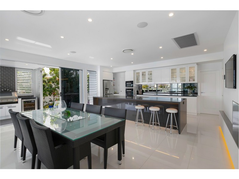 11 Captains Court, Raby Bay QLD 4163