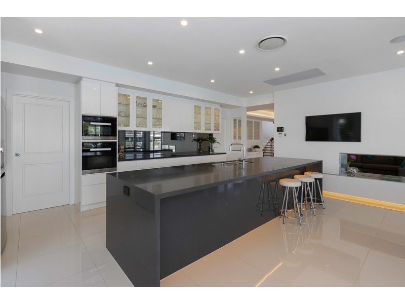 11 Captains Court, Raby Bay QLD 4163