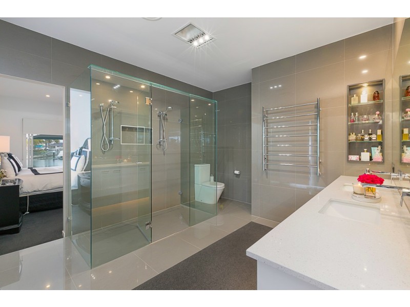 11 Captains Court, Raby Bay QLD 4163
