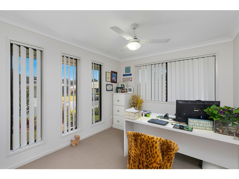 41 Lancaster Circuit, Redland Bay QLD 4165