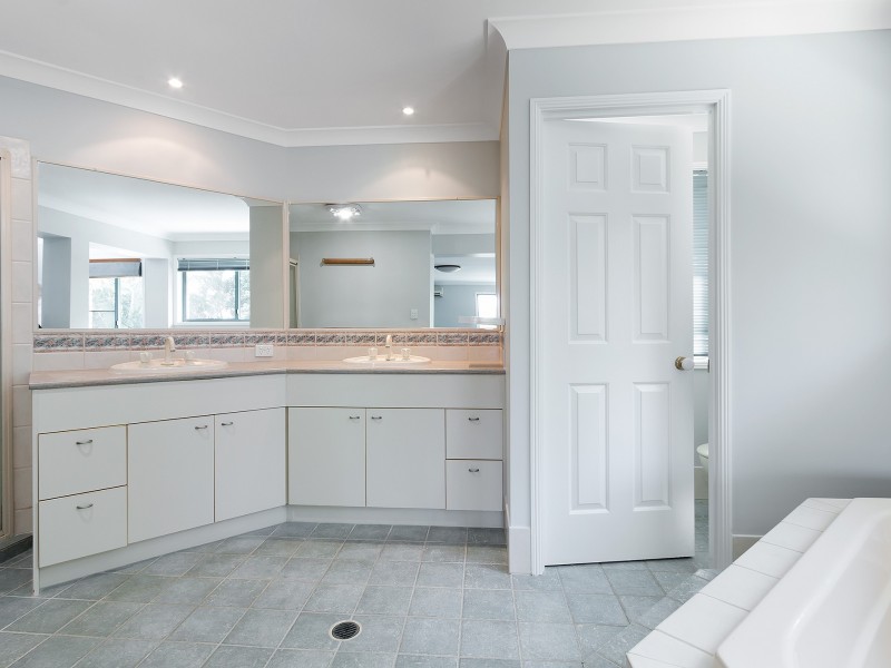 42 Clive Road, Birkdale QLD 4159