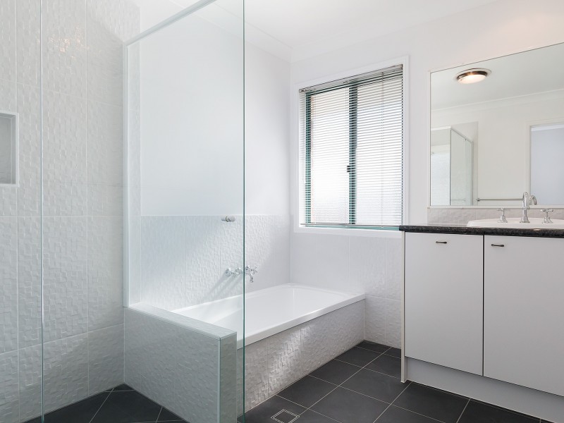 42 Clive Road, Birkdale QLD 4159