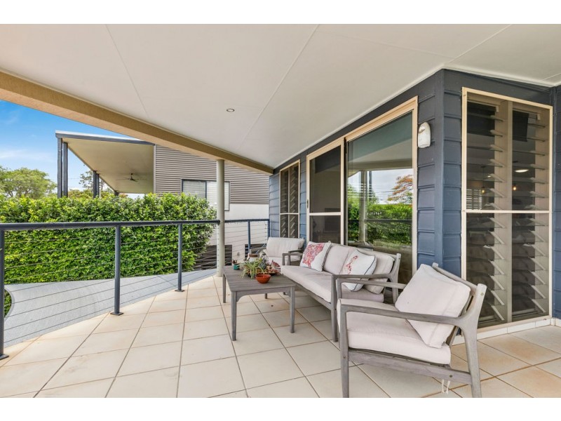 11 Broadwater Terrace, Redland Bay QLD 4165