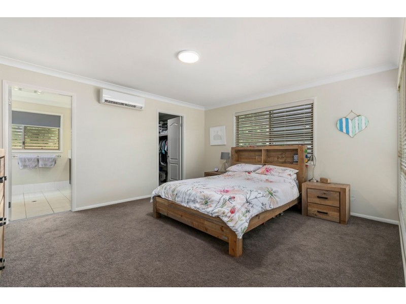 11 Broadwater Terrace, Redland Bay QLD 4165