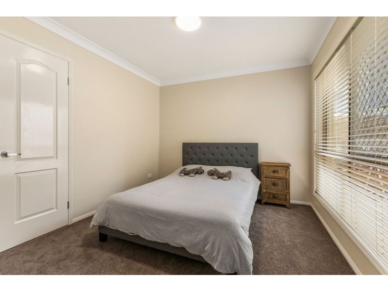 11 Broadwater Terrace, Redland Bay QLD 4165