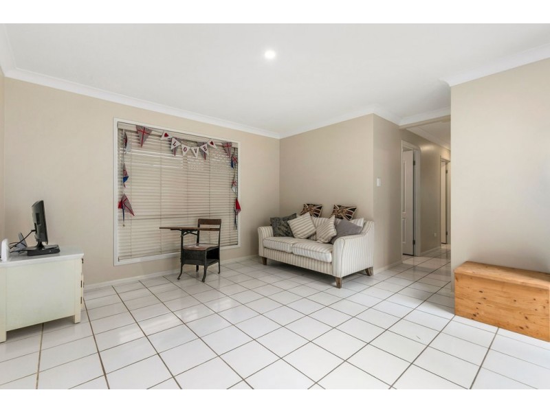 11 Broadwater Terrace, Redland Bay QLD 4165