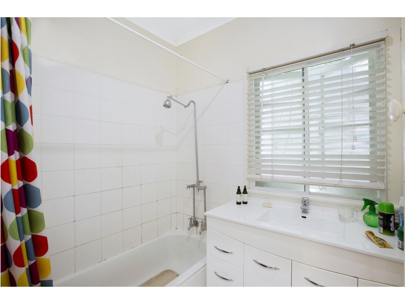 146 Shore Street North, Cleveland QLD 4163