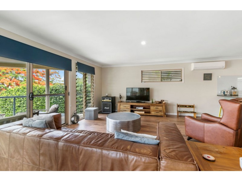 11 Broadwater Terrace, Redland Bay QLD 4165