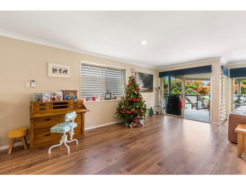 11 Broadwater Terrace, Redland Bay QLD 4165