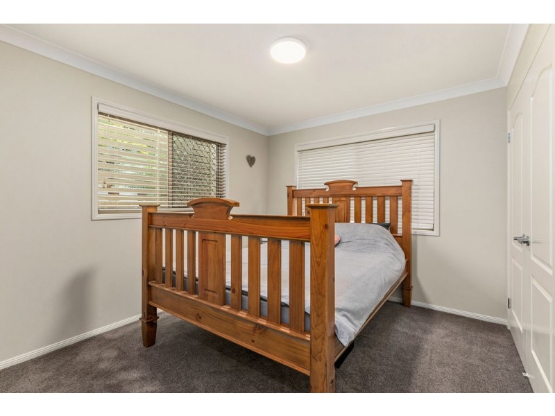 11 Broadwater Terrace, Redland Bay QLD 4165