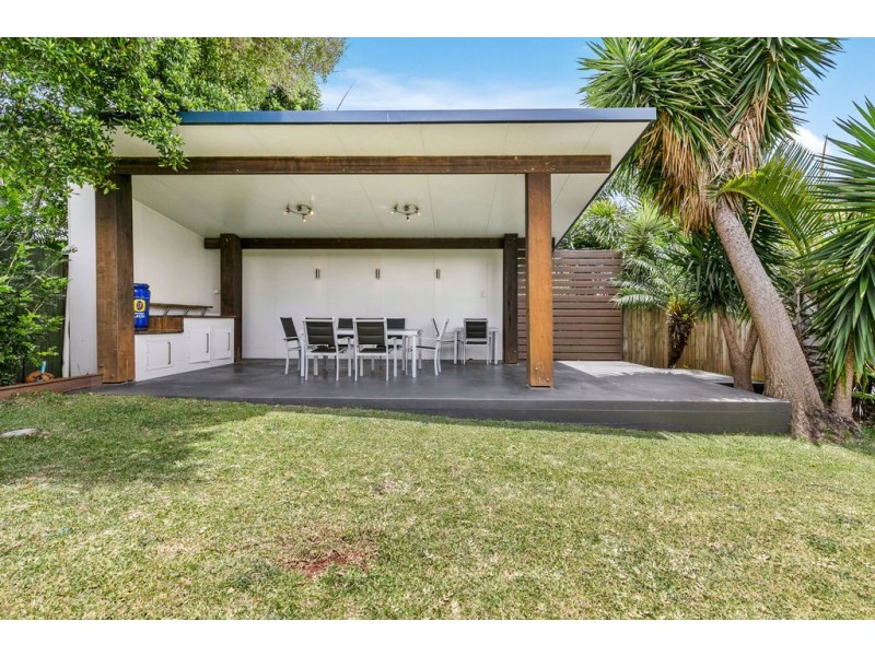 11 Broadwater Terrace, Redland Bay QLD 4165