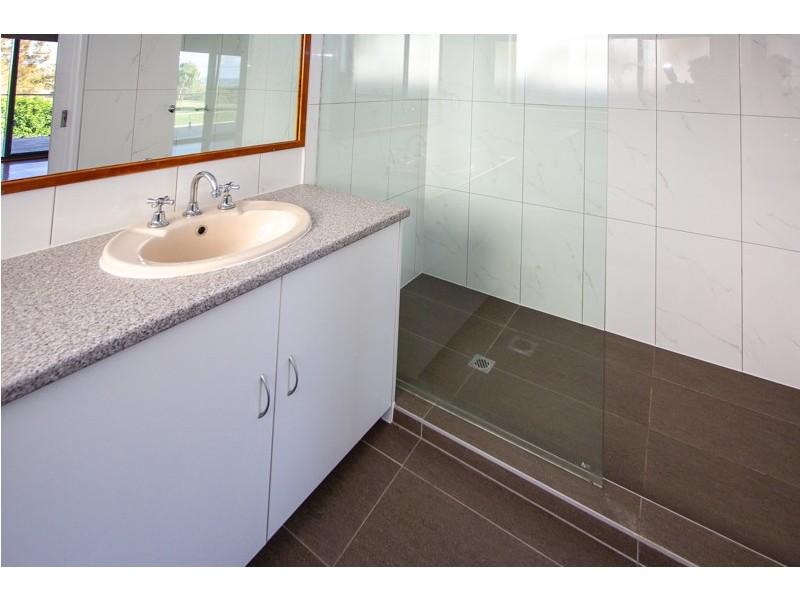36 Raby Esplanade, Ormiston QLD 4160