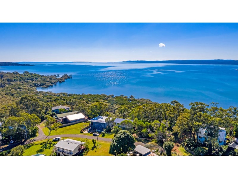 36 Blue Waters Crescent, Macleay Island QLD 4184