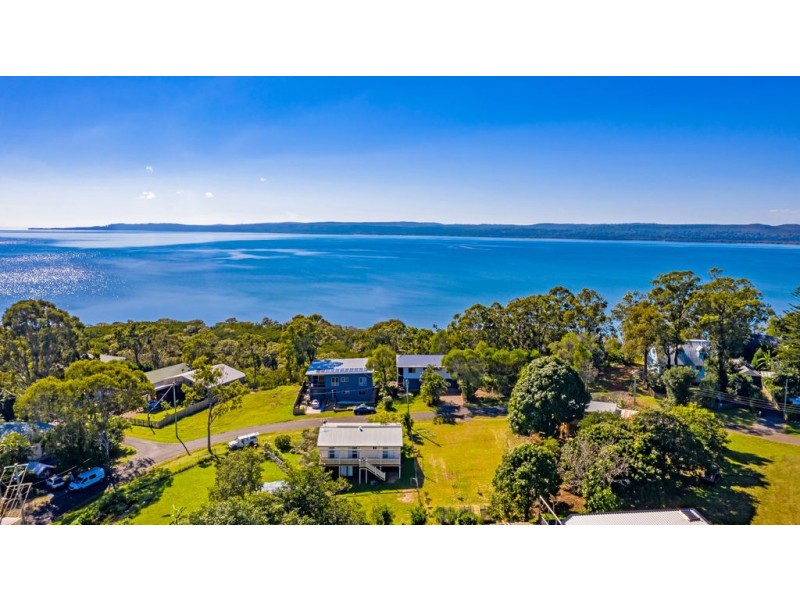 36 Blue Waters Crescent, Macleay Island QLD 4184