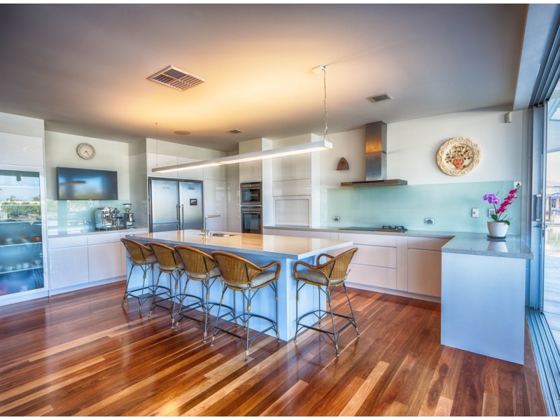 14 Bonaventure Court, Raby Bay QLD 4163