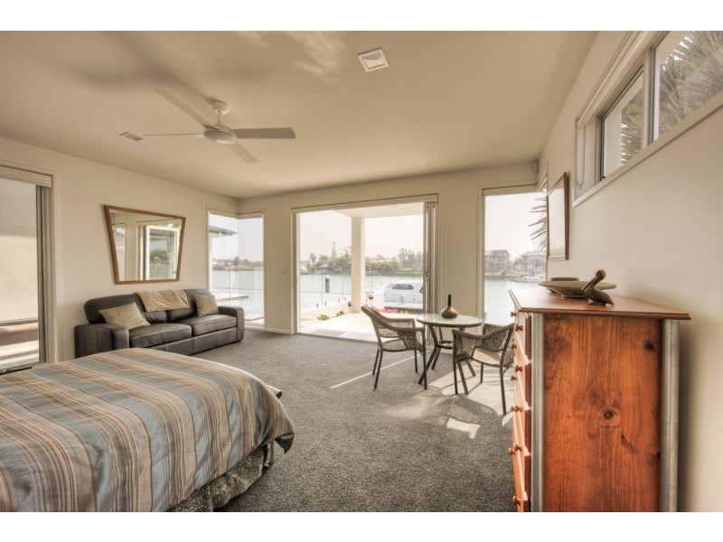 14 Bonaventure Court, Raby Bay QLD 4163