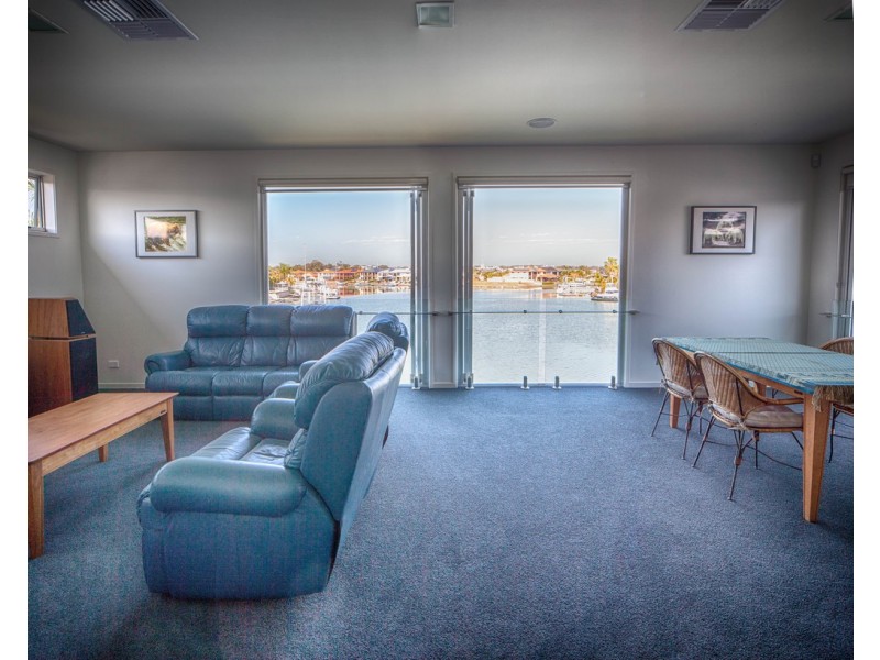 14 Bonaventure Court, Raby Bay QLD 4163