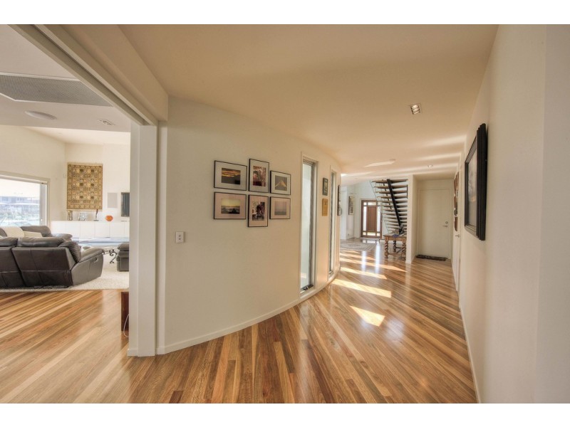 14 Bonaventure Court, Raby Bay QLD 4163