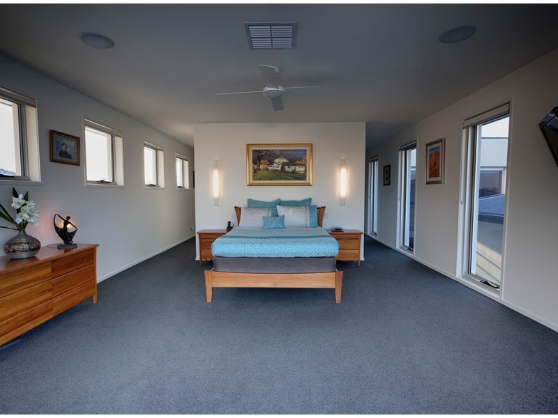 14 Bonaventure Court, Raby Bay QLD 4163