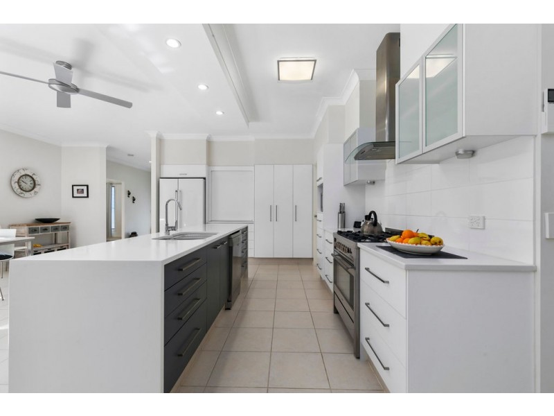 30 Little Shore Street, Cleveland QLD 4163