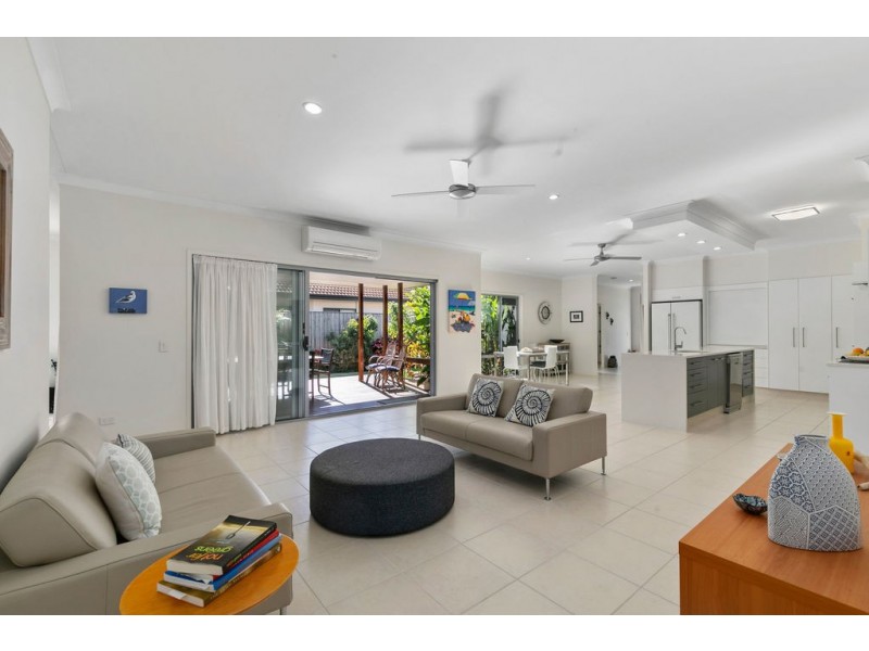 30 Little Shore Street, Cleveland QLD 4163