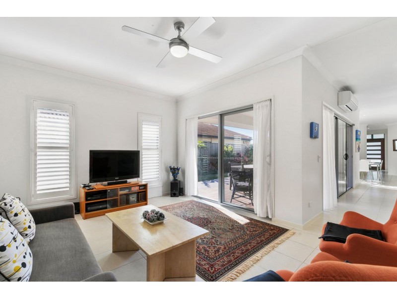 30 Little Shore Street, Cleveland QLD 4163