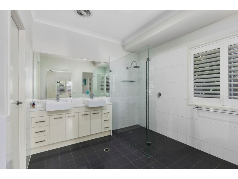 30 Little Shore Street, Cleveland QLD 4163