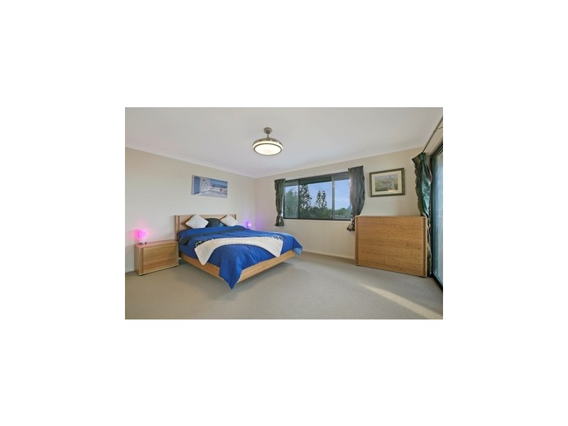10 Torquay Road, Redland Bay QLD 4165