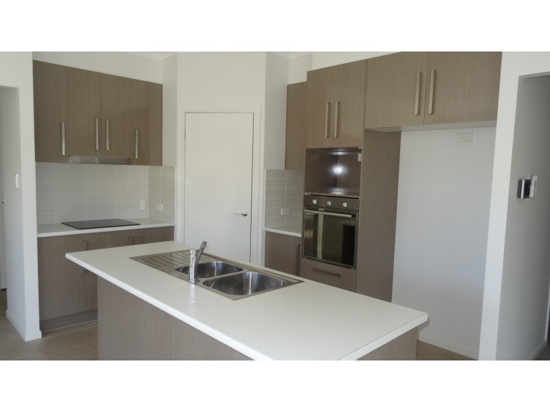 1/2 Sandalwood Street, Thornlands QLD 4164